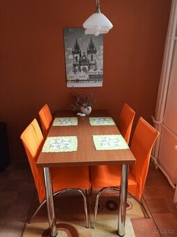 stůl a 4 židle