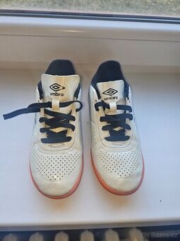 Umbro 33