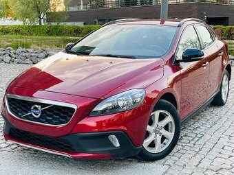 Volvo V40 T4 BENZÍN 132KW MAN KAMERA SERVISKA CROSS COUNTRY