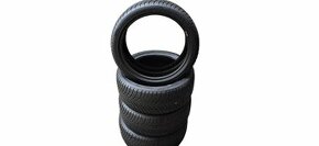 215/40/17 Nokian - zimní - možnost zaslání 853.
