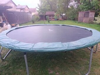 Trampolína
