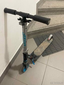 Dětská koloběžka z Decathlonu modrá - 1