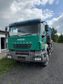 Iveco Trakker 6x4 Traktor, kontejner