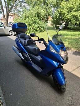 Skútr 400 Honda