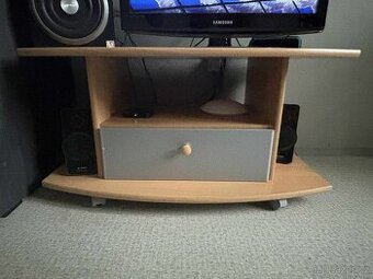 Stůl pod TV