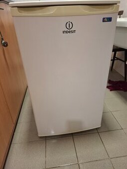 mraznička šuplíková zn. Indesit 80l