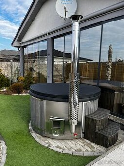 Hot tub/ koupací káď/ vířivka/ koupací sud