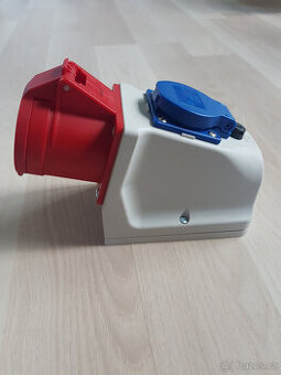 Kombinovaná zásuvka