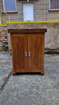 SKŘÍŇKA OD ŠICÍHO STROJE