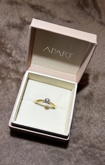 Zlatý (zásnubní) prsten s briliantem