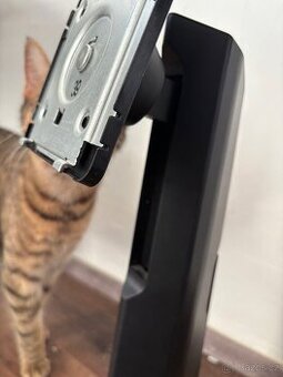 23,8" LG UltraGear 24GN65R-B Držák monitoru