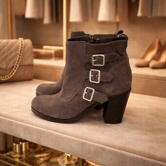 kotníkové kozačky Tommy Hilfiger nenošené. vel 40