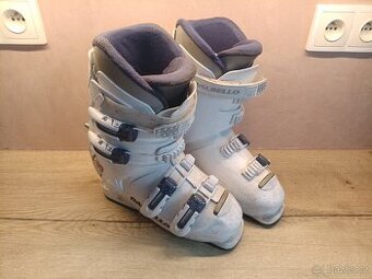 Lyžáky lyžařské boty přeskáče 38