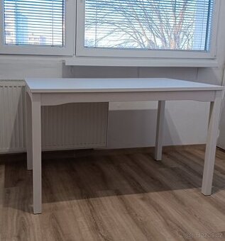 Jídelní stůl bílý