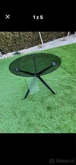 Konferencni stolek nove