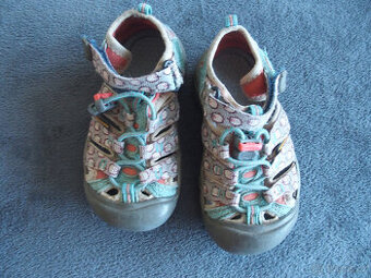 Prodám sandálky Keen,stélka 17cm, cena 100Kč