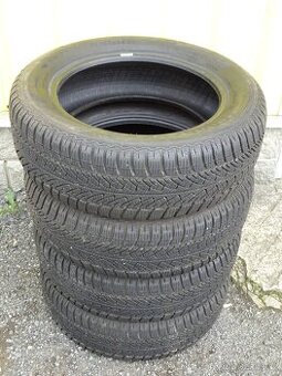 Zimní pneu Goodyear Ultragrip 8 - 215/60 R17 (4 ks)