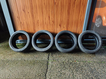 Letní pneu Hankook 235 40 18 celá sada