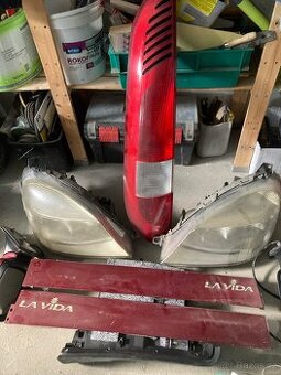 Mercedes Vaneo , benzin , 2006 , nahradni dily .