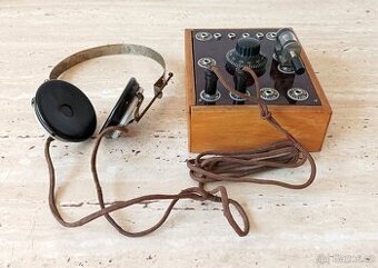 Starožitná krystalka - rádio v dřevené bedničce, 20. léta
