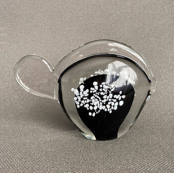 Designová plastika, těžítko Ryba, hutní sklo 11x16 cm