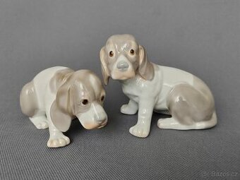 Sedící a smutný porcelánový figurky štěňata Bígl styl Lladro