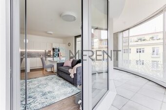 Stylový a prostorný byt 4+kk s panoramatickou lodžií, Praha