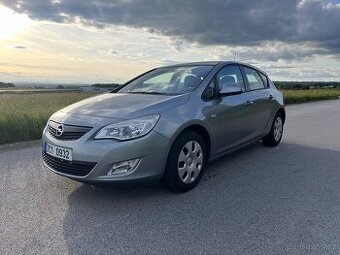 Prodám Opel astra J 2010, 1.4benzin 74kw
