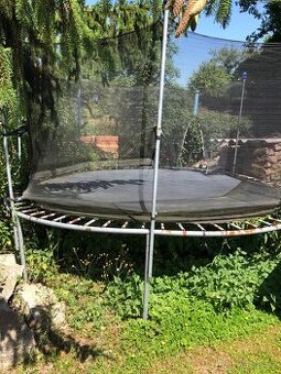 Trampolína