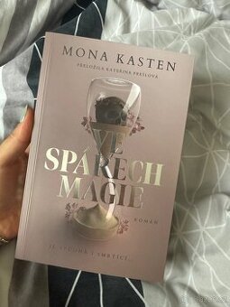 Ve spárech magie Mona Kasten