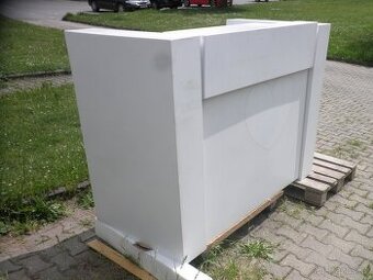 Prodejní pult v bílé barvě - 1