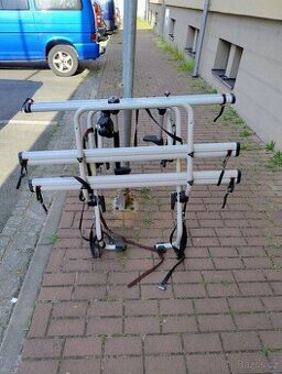 Držák na tři kola