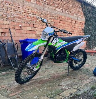 Apollo THUNDER 250ccm 21"/18" - v záruce