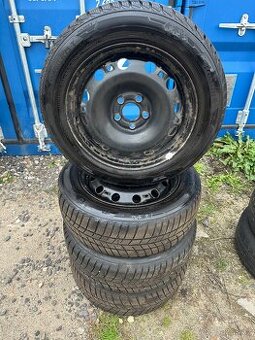 Originál plechové disky Škoda 5x100 r15 + zimní pneu