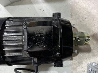 Asynchronní motor 4HP