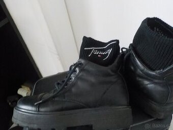 Tommy Hilfiger kožene robusni zimni boty vel 39-žena