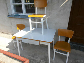 RETRO 3 ŽIDLE TON A STŮL