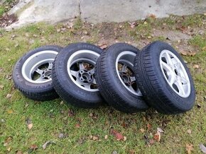 Pneu čtyři kusy.