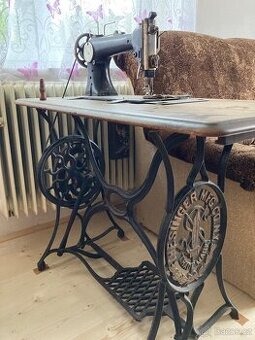 Prodám starožitný šicí stroj
