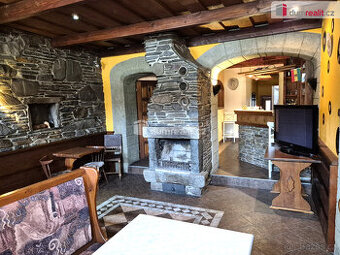 Prodej, restaurace, zahrada, garáž, nám. J.V. Kamarýta, Vele