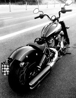 Chief Bobber dark horse najeto 3000tkm