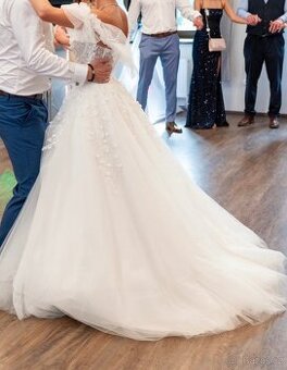 Svatební šaty + závoj