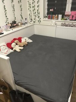 Rozkládací postel IKEA s úložným prostorem na peřiny
