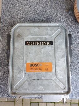 BMW e23 jednotka motoru