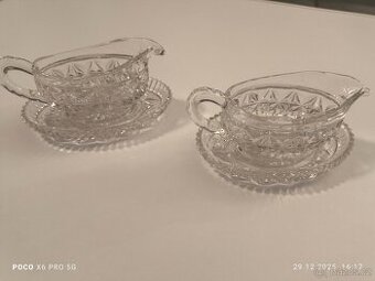 2 skleněné omáčníky s podšálkem