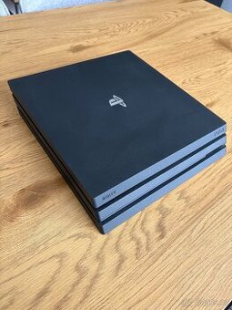 PlayStation 4 - 1TB + 2 ovladače