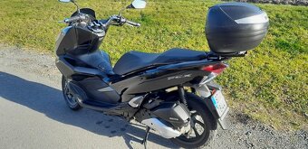 Honda PCX 125 - 1 majitel TOP STAV