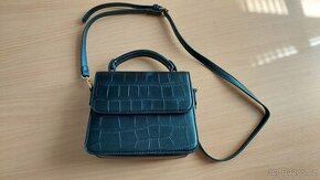 Prodám menší černou kabelku - 1