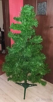 Vánoční stromek starší ale v pořádku , stojánek má 150cm