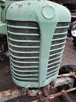 Prodám krásnou nepomačkanou masku na ZETOR 25